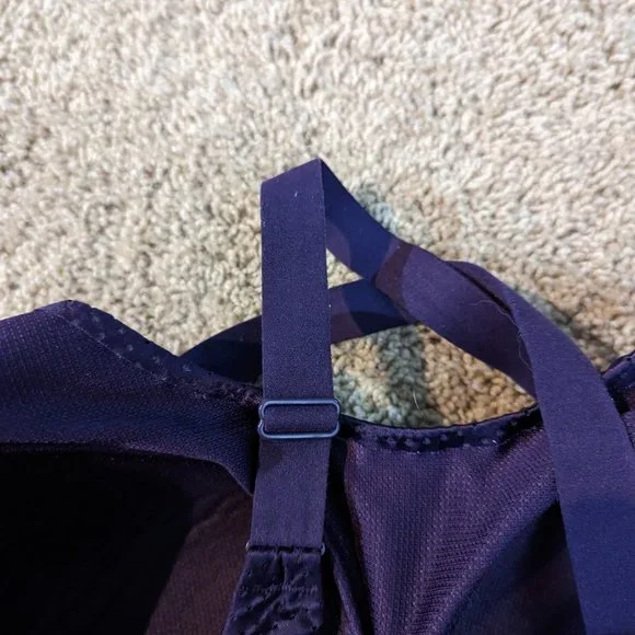 Victoria Secret Sports Bra 32D - Picture 4 of 4